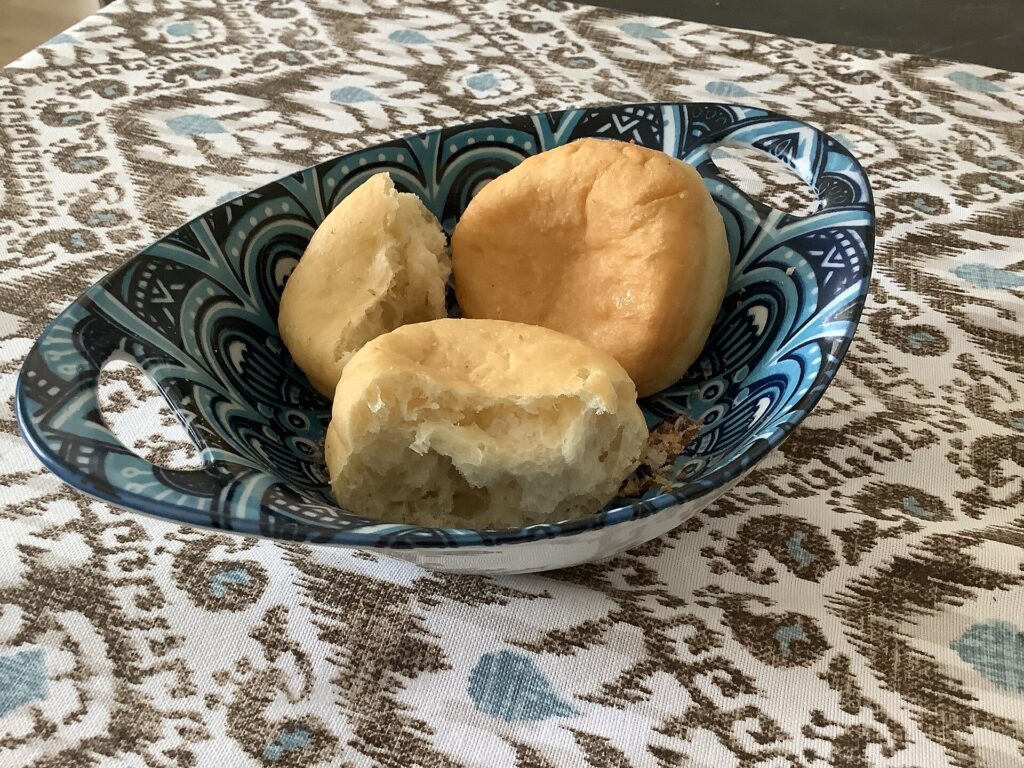 Baursak, buñuelos fritos de la comida típica de Kazajistán