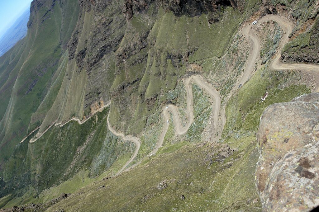 Curvas del Sani Pass en el Drakensberg