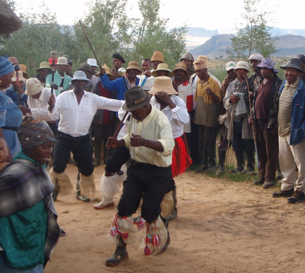 Danza tradicional de hombres basotho
