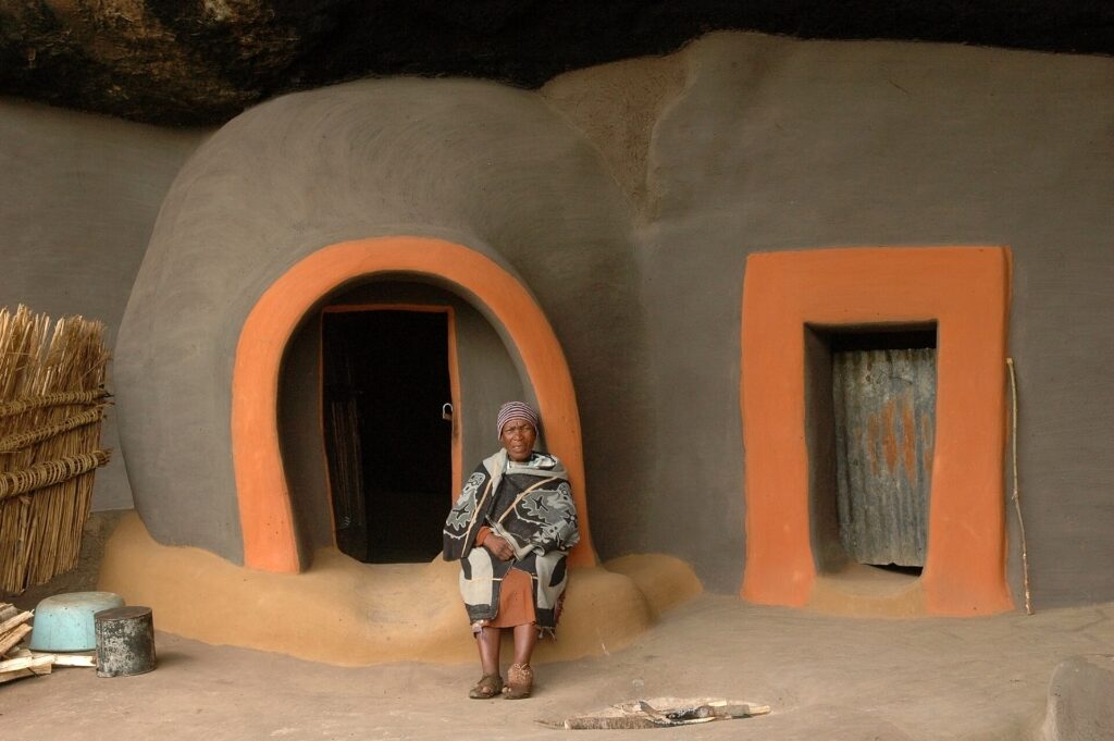 Entrada de una casa-cueva de Ha Kome