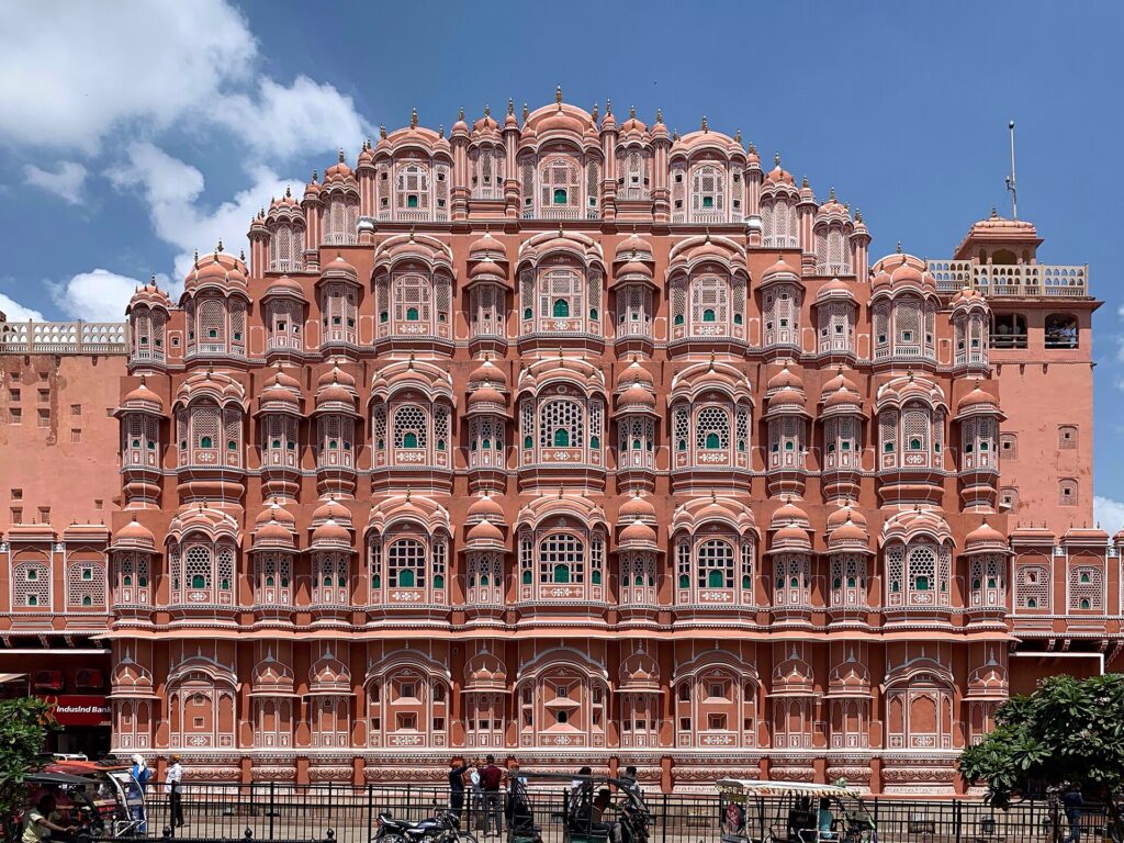 Fachada del Hawa Mahal, el Palacio de los Vientos de Jaipur