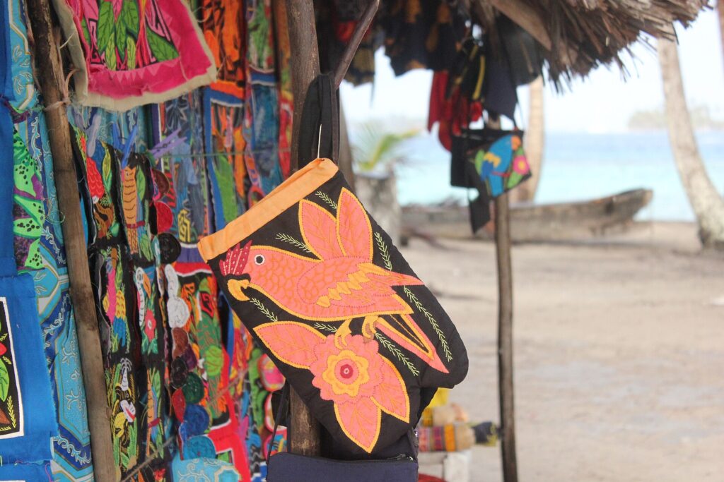 Molas, arte textil tradicional del pueblo guna de Kuna Yala