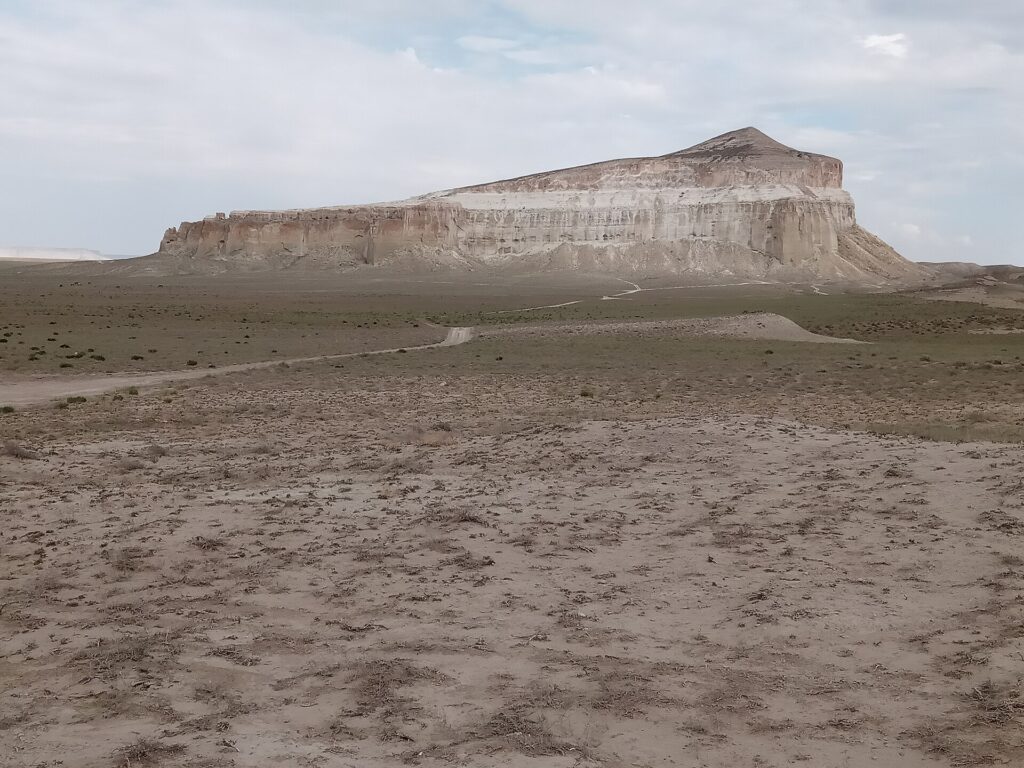 Montaña Sherkala en Mangystau, Kazajistán