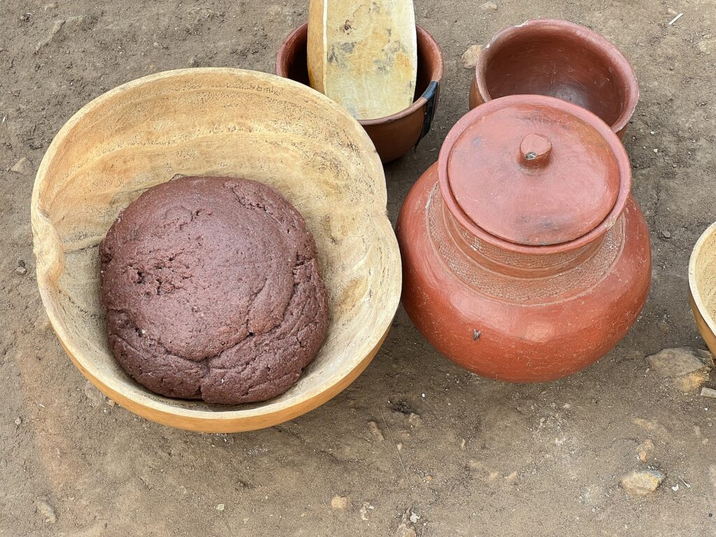Plato elaborado con sorgo, cereal base de la asida