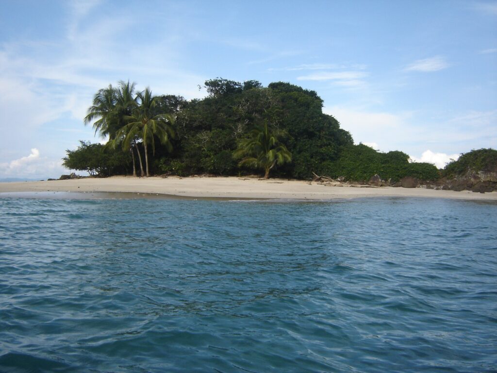 Playa de la isla de Coiba, Panamá