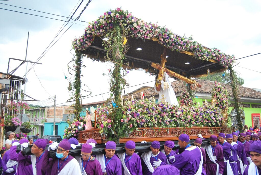 Procesión de Semana Santa en El Salvador