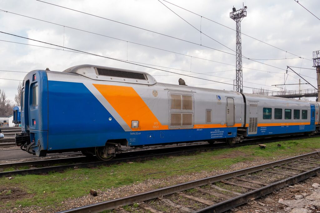 Tren Talgo Tulpar en la estación de Almaty, Kazajistán