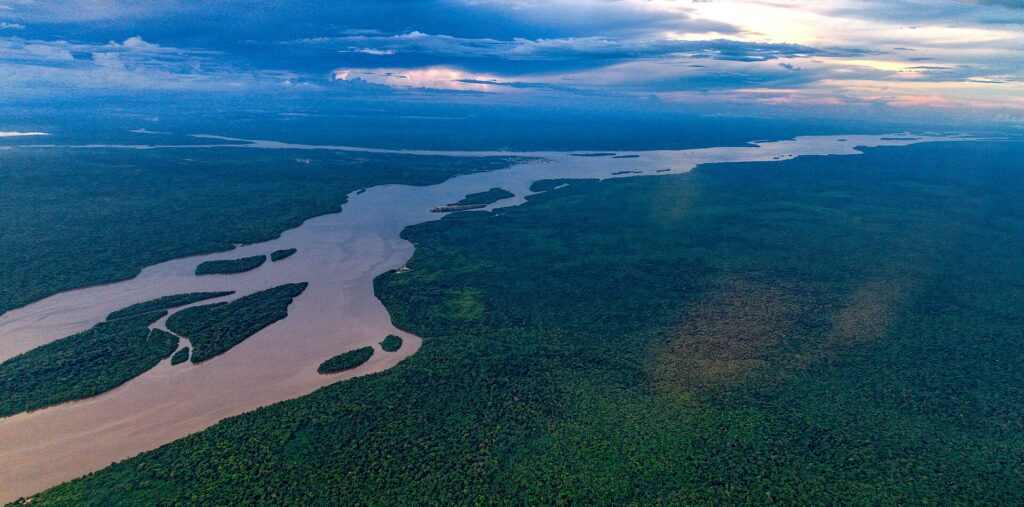 Vista aérea del río Essequibo